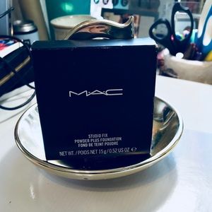 Mac Studio Fix Powder Plus Foundation Color NC35